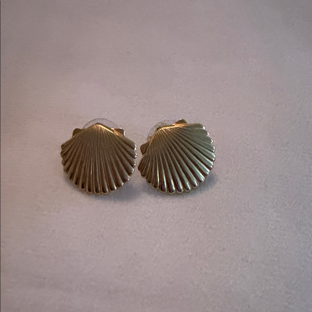 Gold SeaShell Earrings
